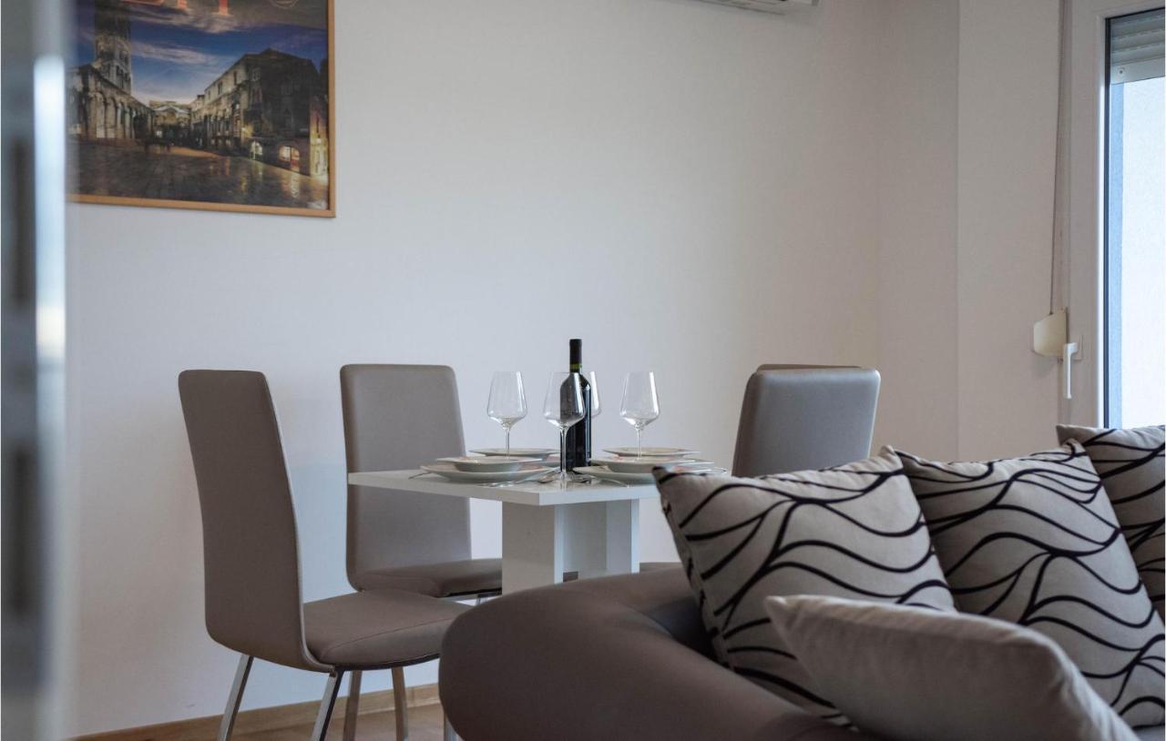 In With Kitchen Apartman Podstrana